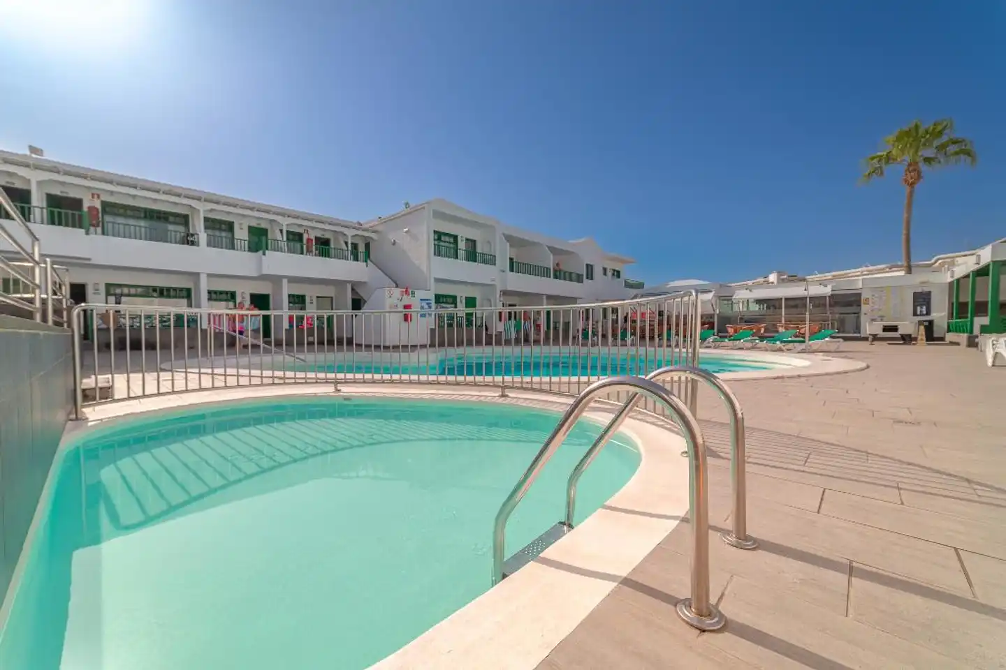 Apartamentos Elena Pool