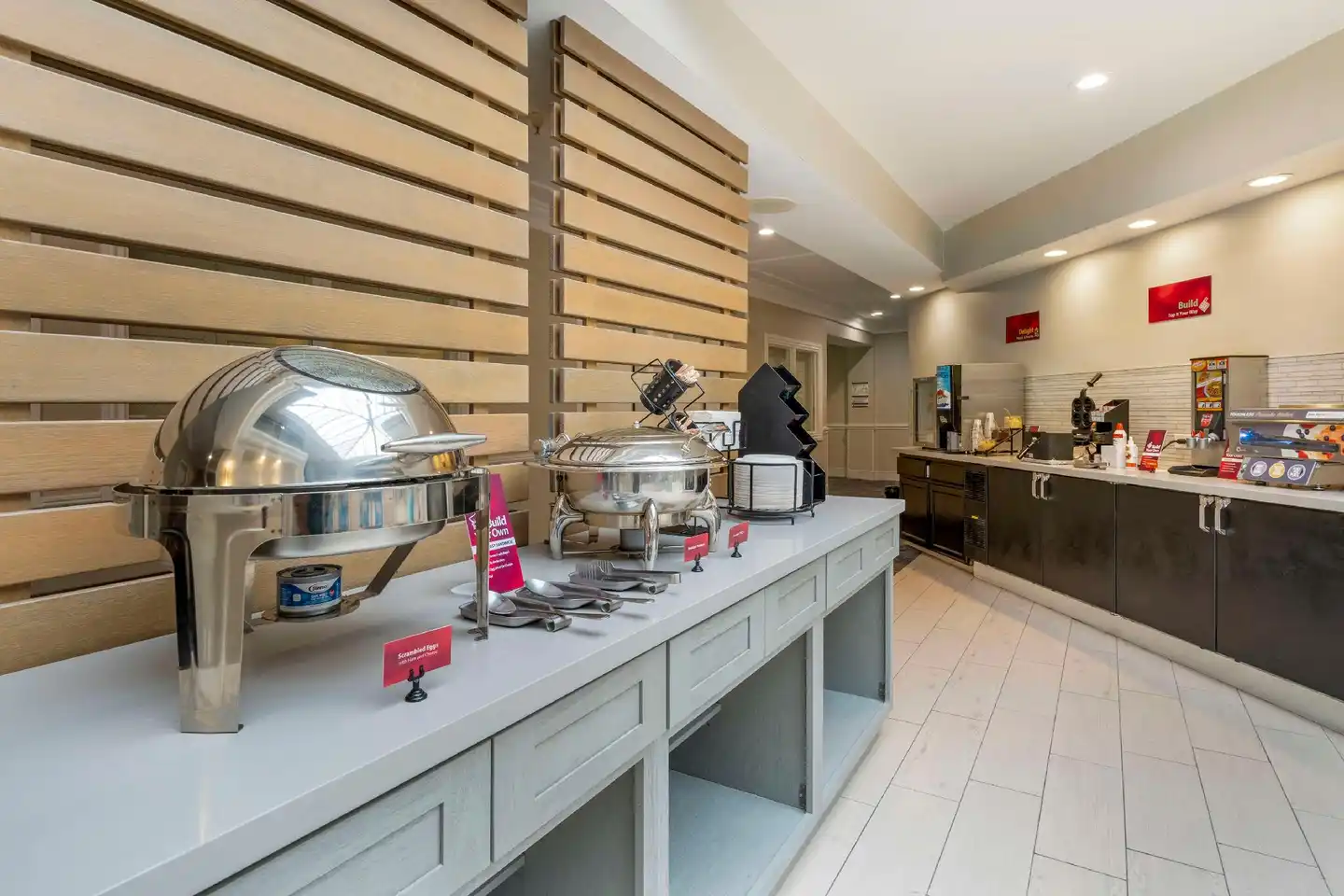 Best Western Plus All Suites Inn Bar