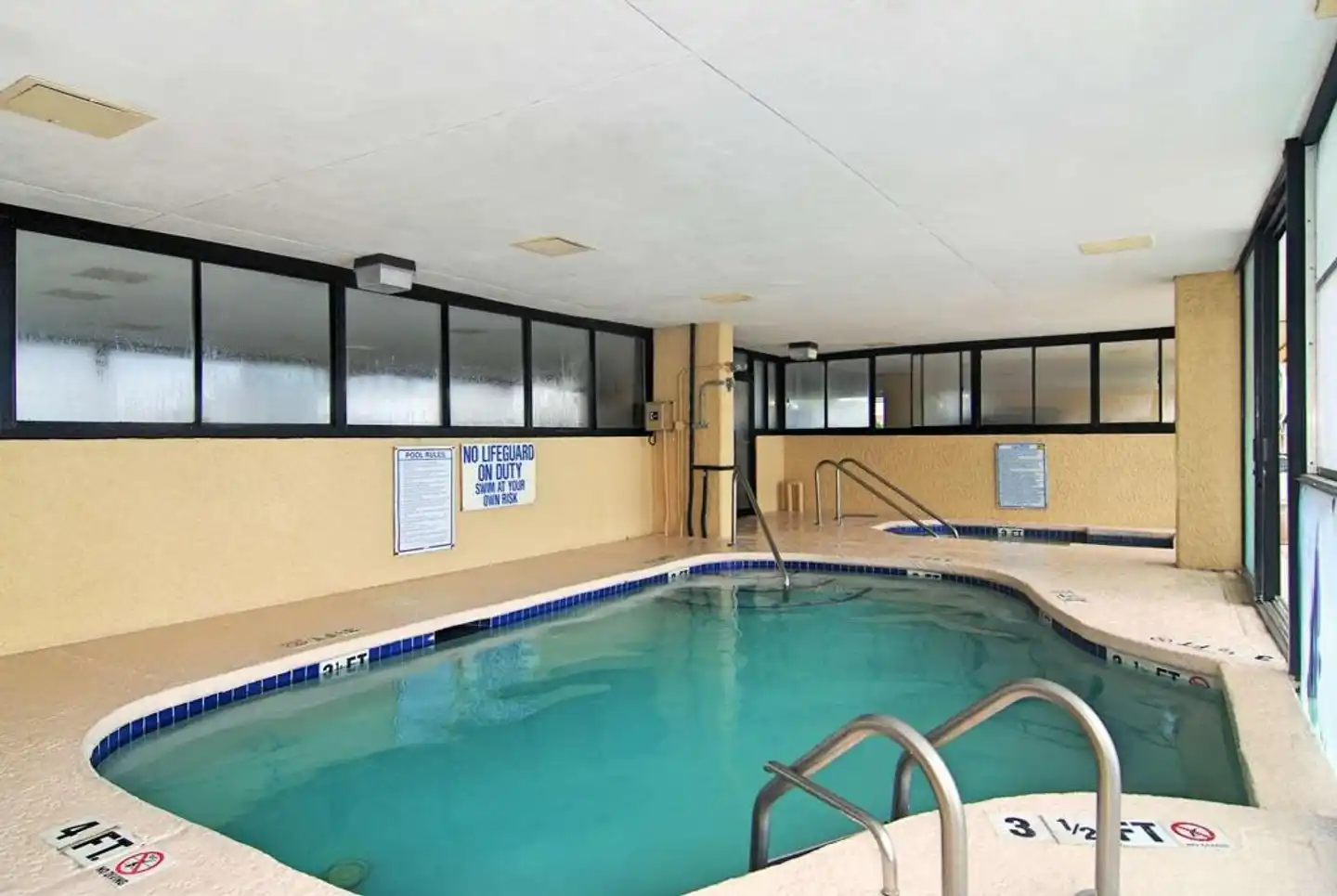 Best Western Ocean Sands Beach Resort Hallenbad