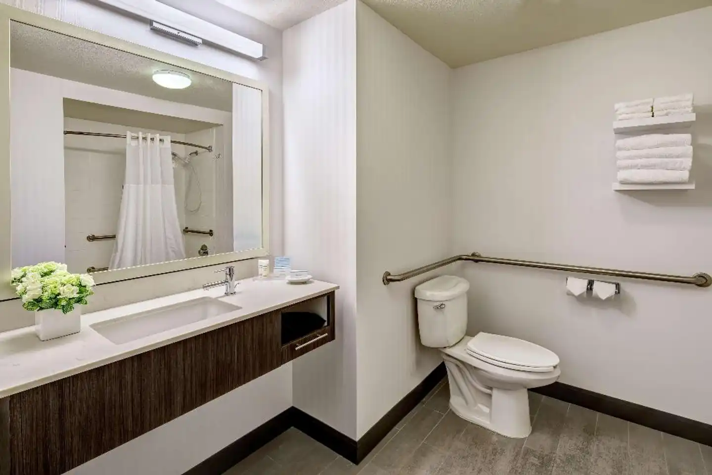 Hampton Inn & Suites Palm Desert Badezimmer