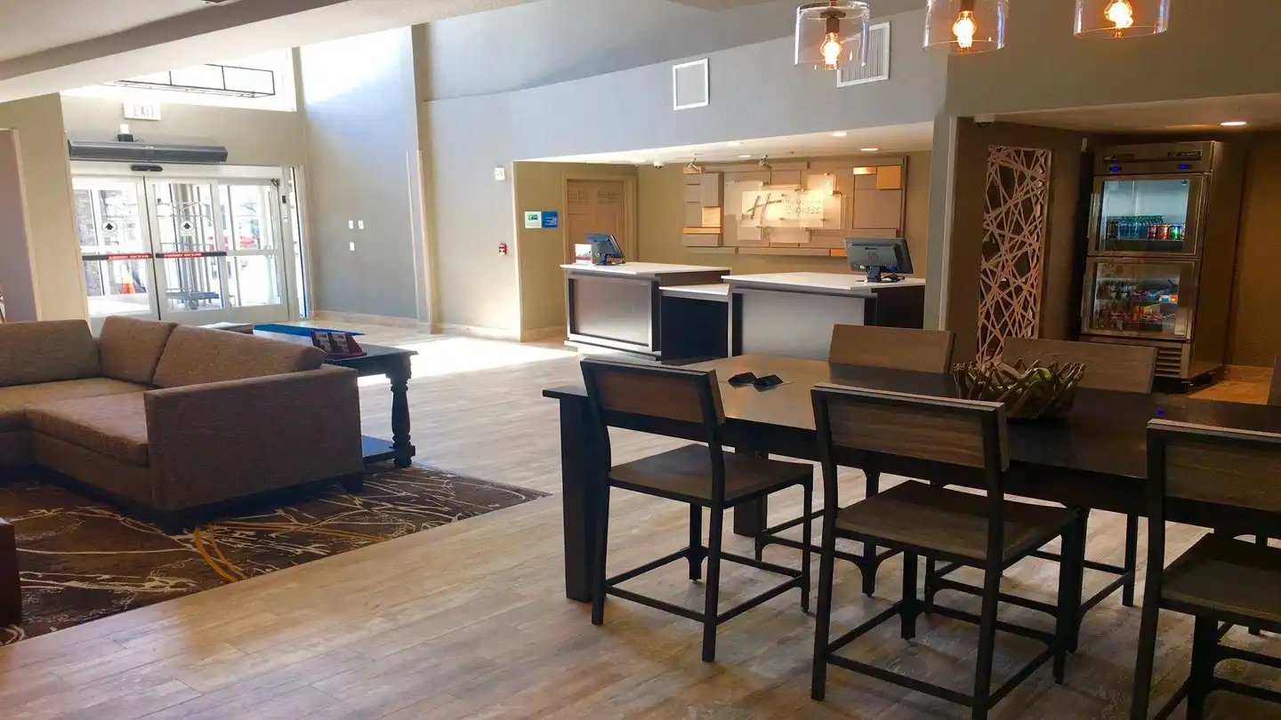 Holiday Inn Express Paso Robles Lobby