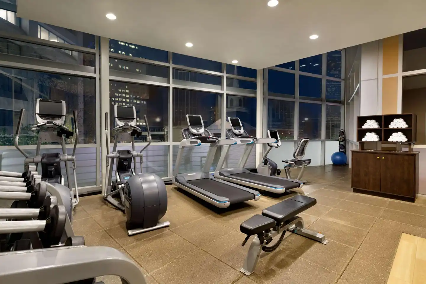 Embassy Suites by Hilton Los Angeles Glendale Sport und Entertainment