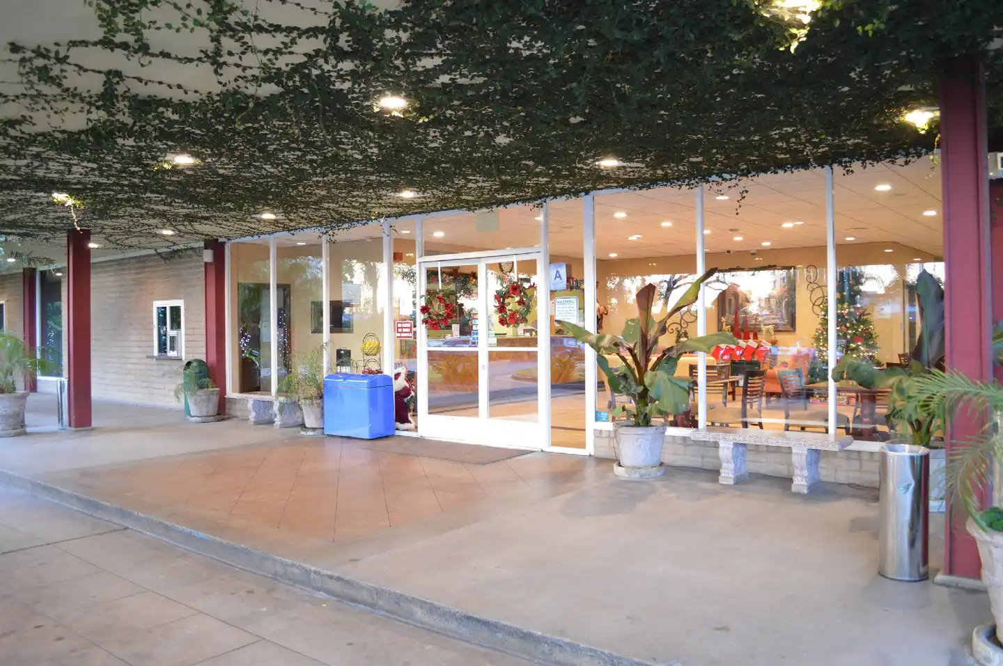 Ontario Airport Inn Lobby