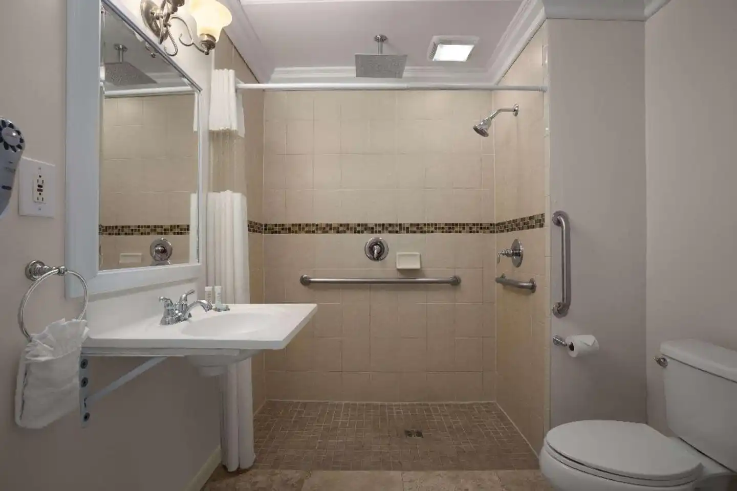 Travelodge Santa Maria Badezimmer