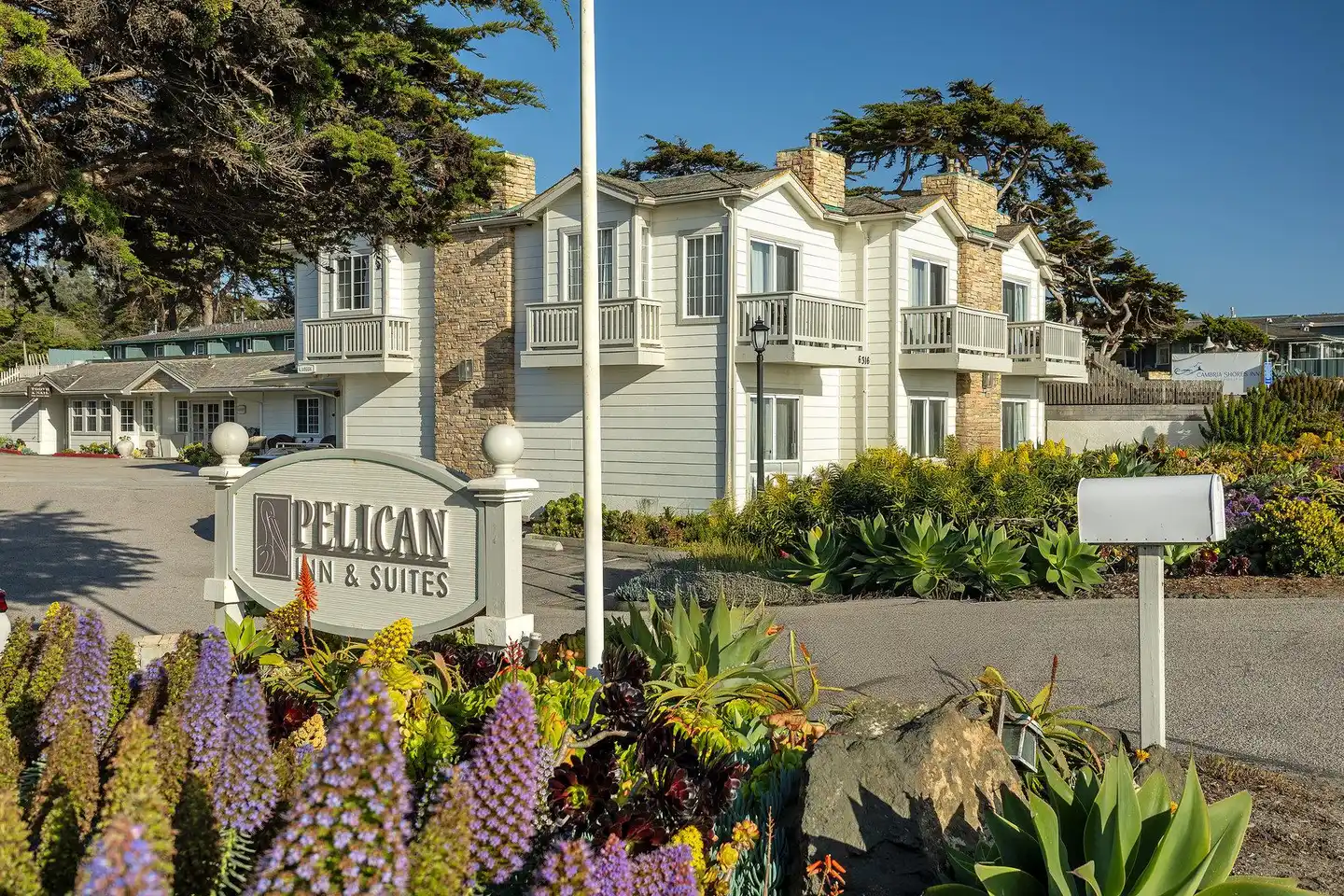 Pelican Inn & Suites Aussenansicht