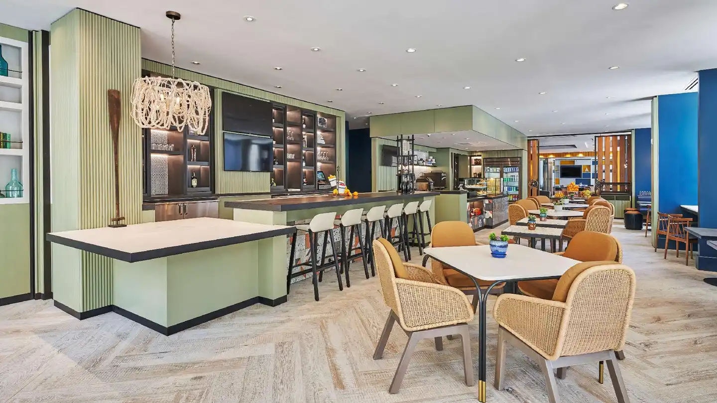 Hyatt Centric The Pike Long Beach Bar