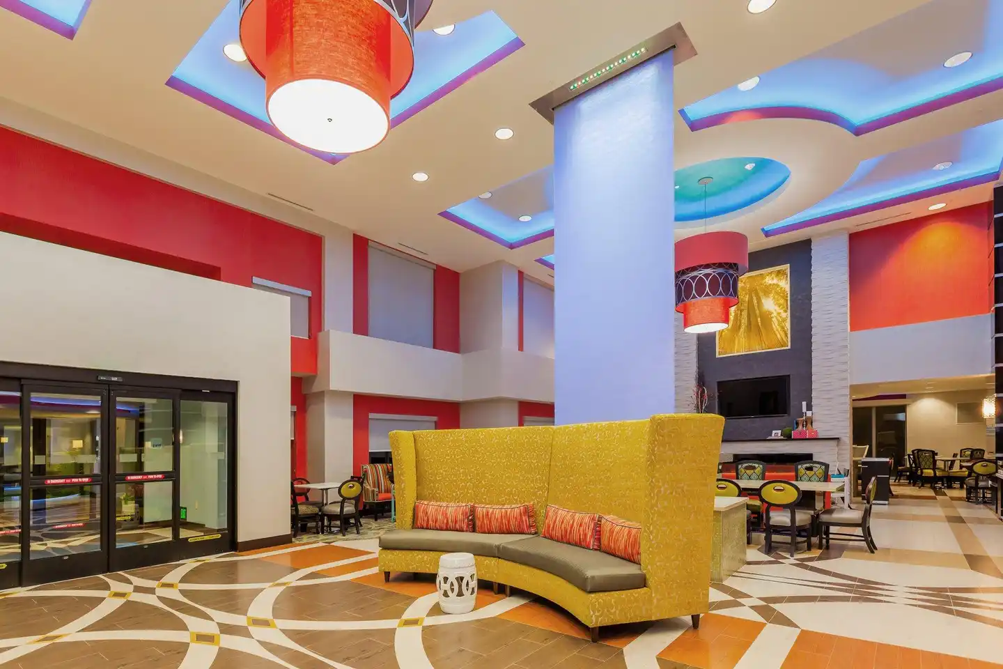 Holiday Inn Express & Suites Eureka Lobby