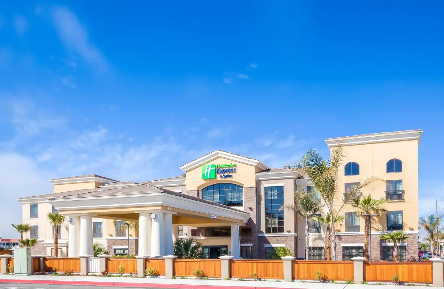 Holiday Inn Express & Suites Eureka Aussenansicht