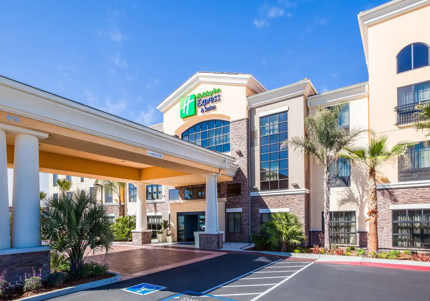 Holiday Inn Express & Suites Eureka Aussenansicht