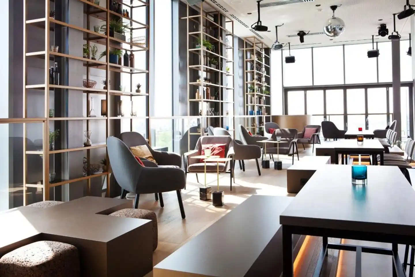 Hotel Indigo Berlin - East Side Gallery Lobby