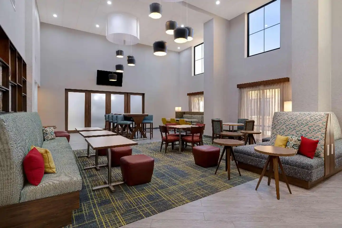 Hampton Inn & Suites Marina Lobby