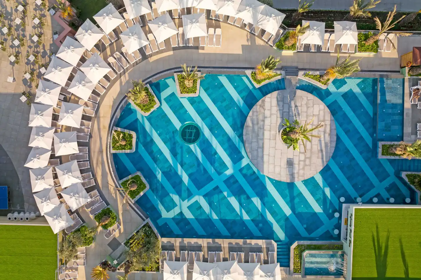 Kirman Belazur Resort & Spa Pool
