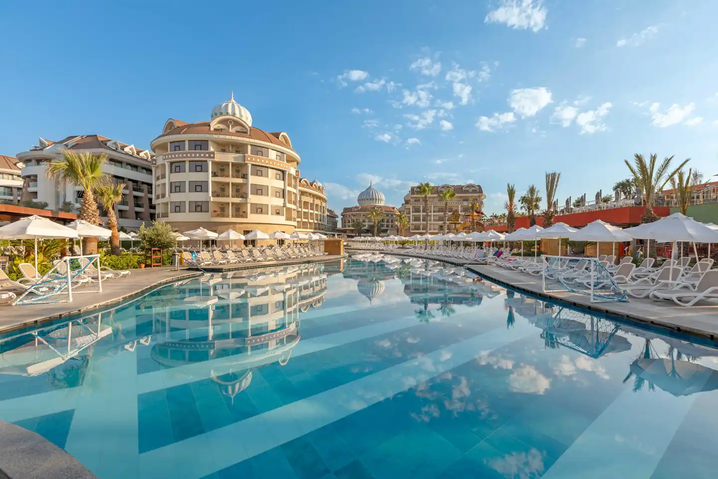 Kirman Belazur Resort & Spa Pool