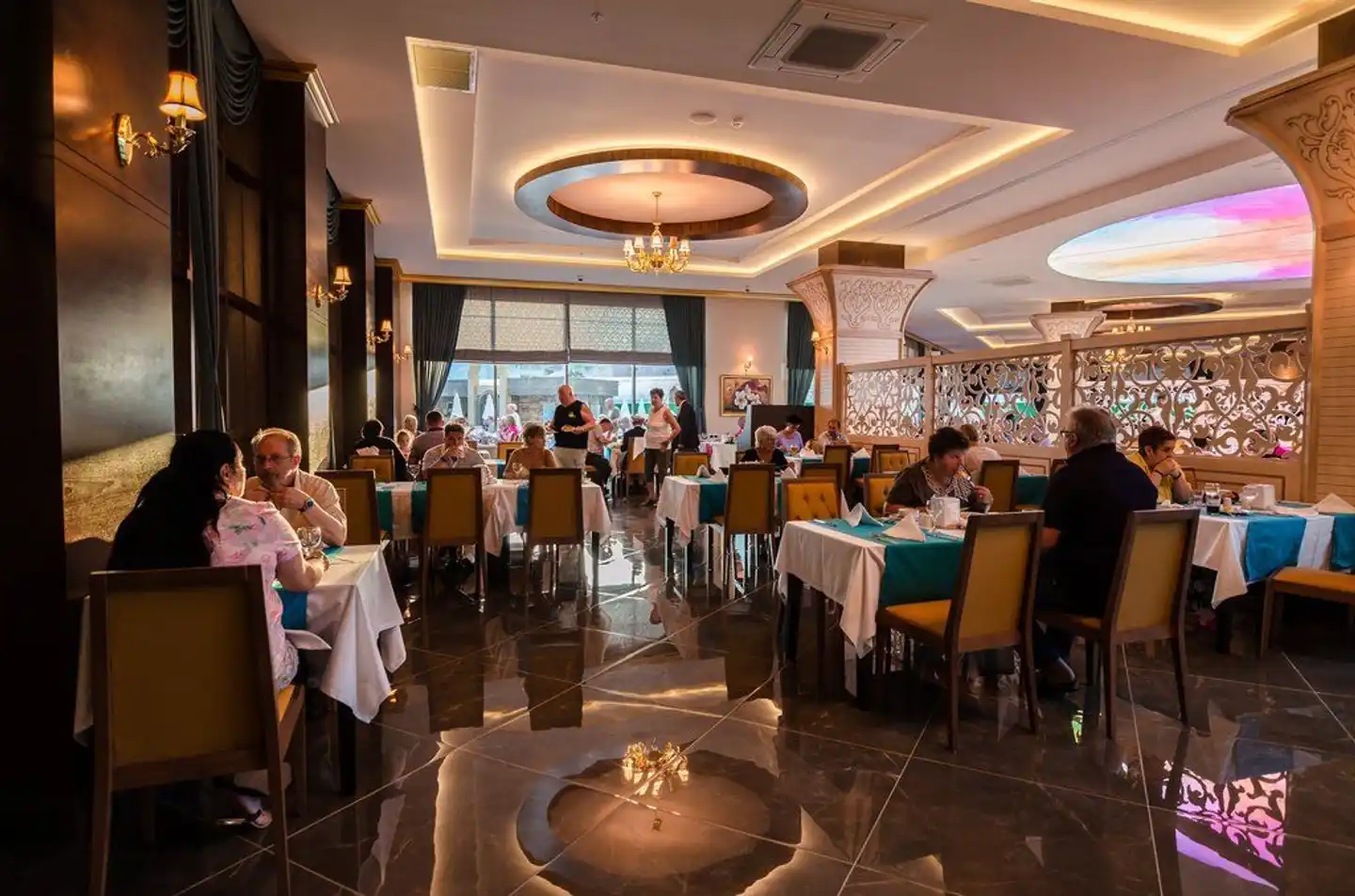 Lumos Deluxe Resort Hotel&Spa Restaurant