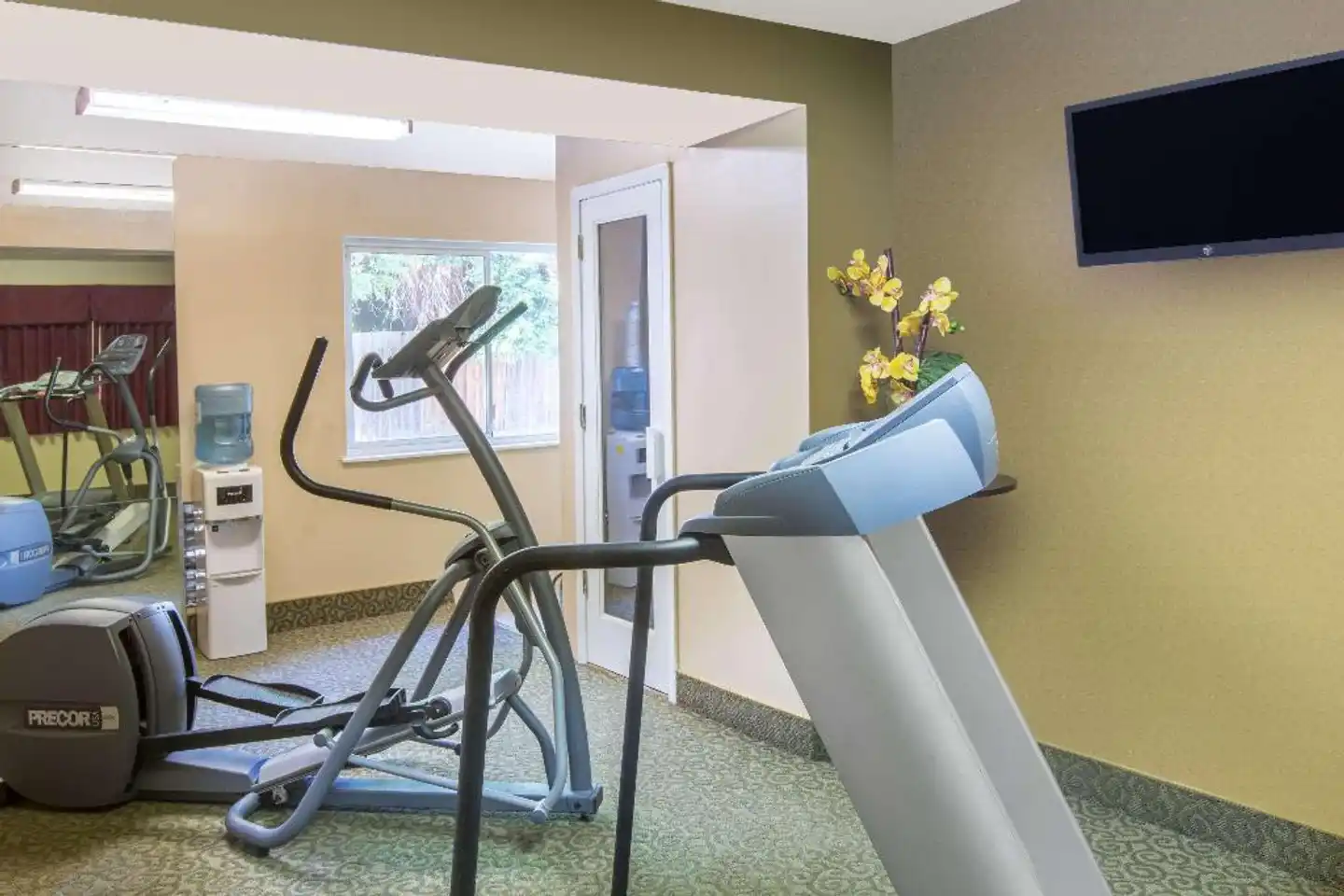 Days Inn by Wyndham Redwood City Sport und Entertainment