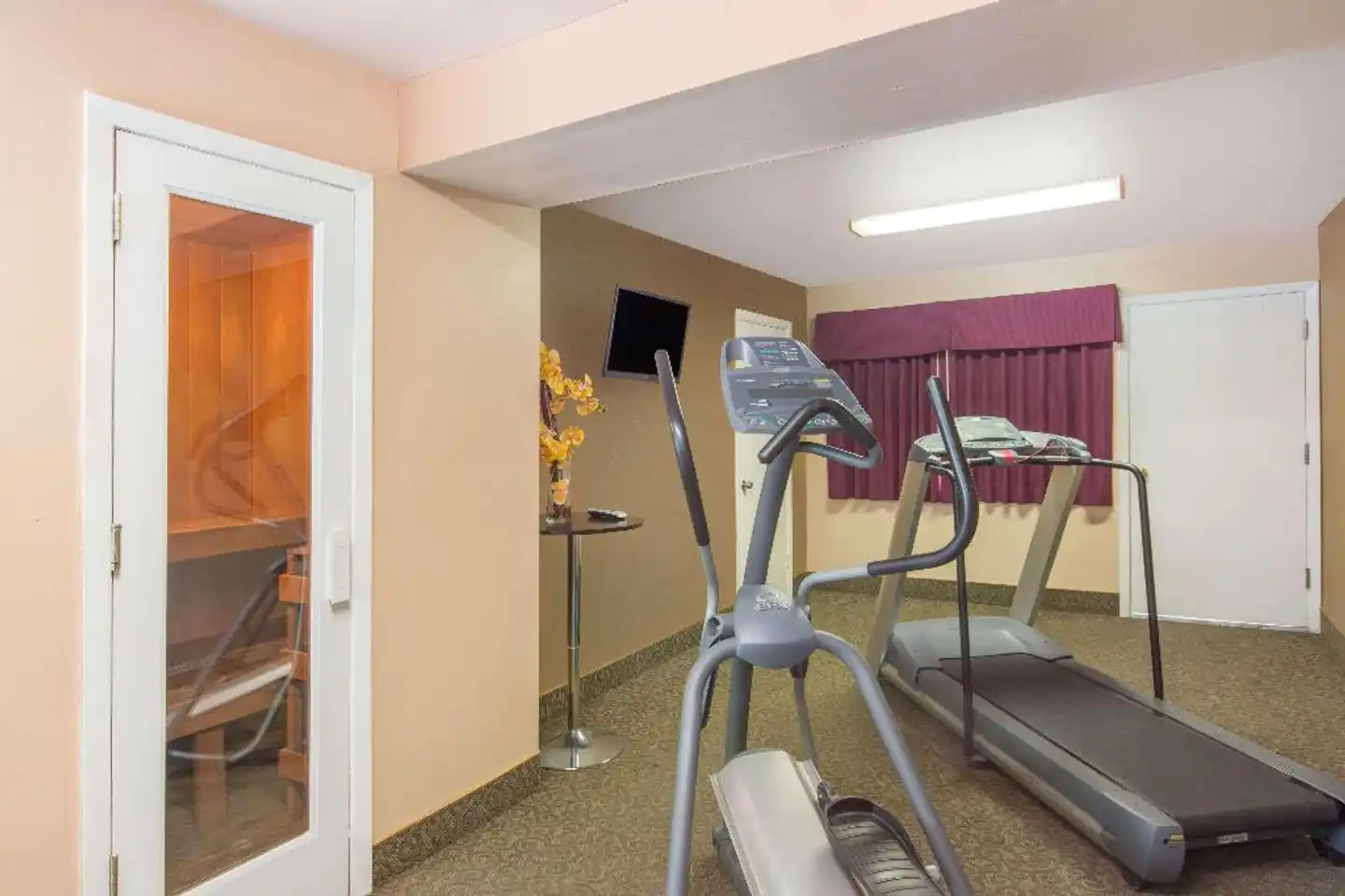 Days Inn by Wyndham Redwood City Sport und Entertainment