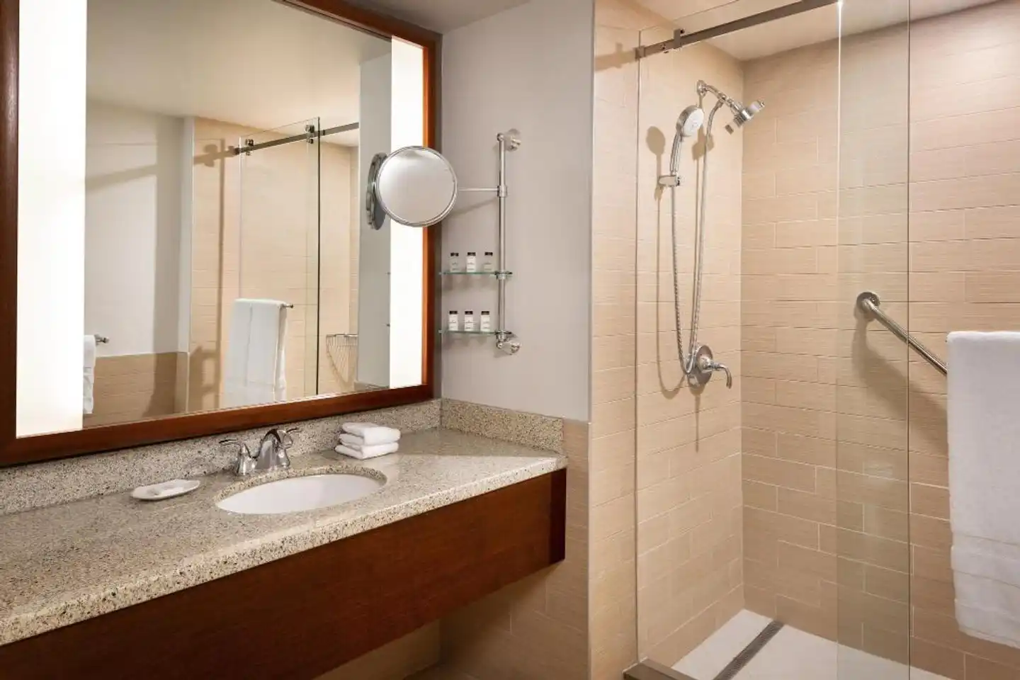 Sheraton Vancouver Airport Hotel Badezimmer
