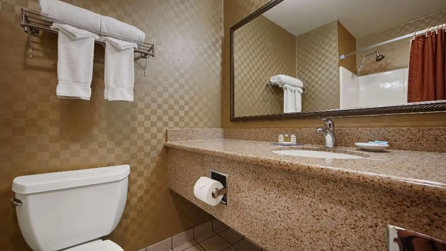 Best Western De Anza Inn Badezimmer