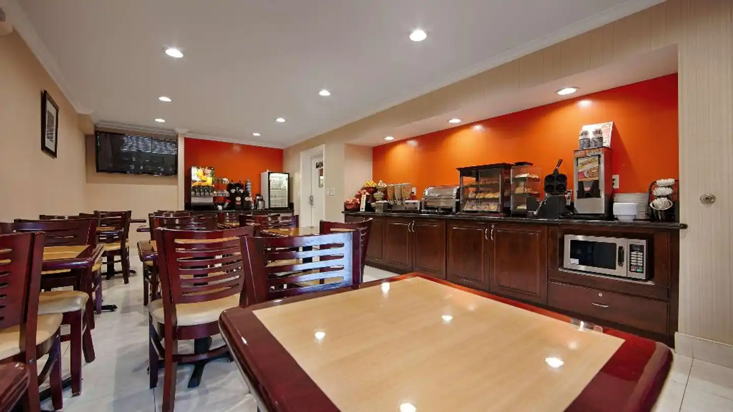 Best Western Pasadena Inn Lobby