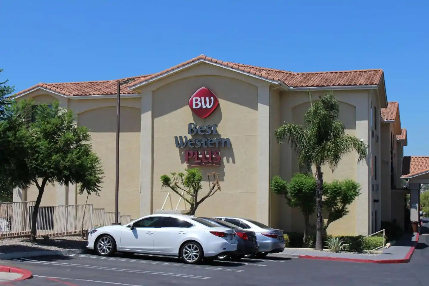 Best Western PLUS Lake Elsinore Inn & Suites Aussenansicht