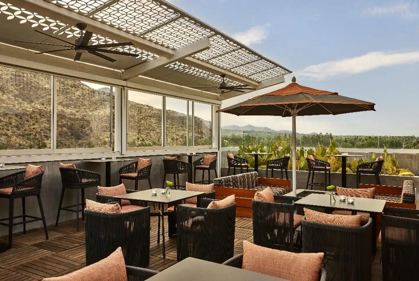 The Rowan Palm Springs Terrasse