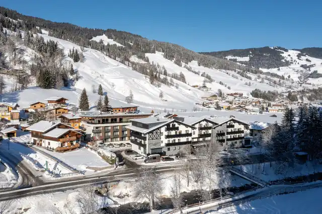 Hotel und Villa Austria Saalbach Terrasse