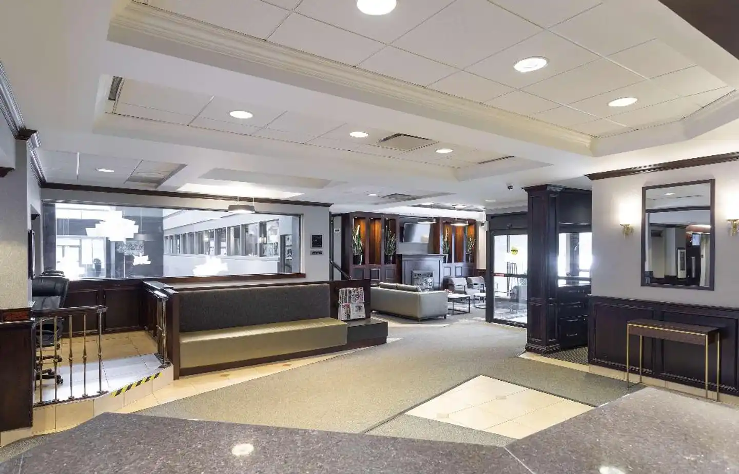 Best Western Plus Centre-ville/City Centre Québec Lobby