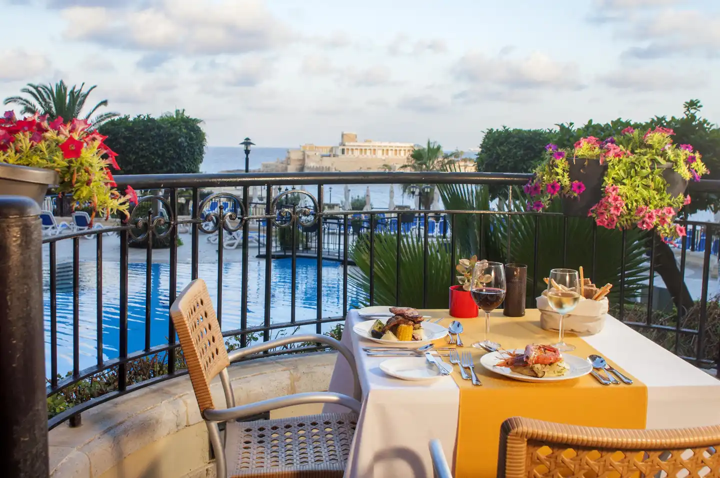 Corinthia St. George's Bay Terrasse