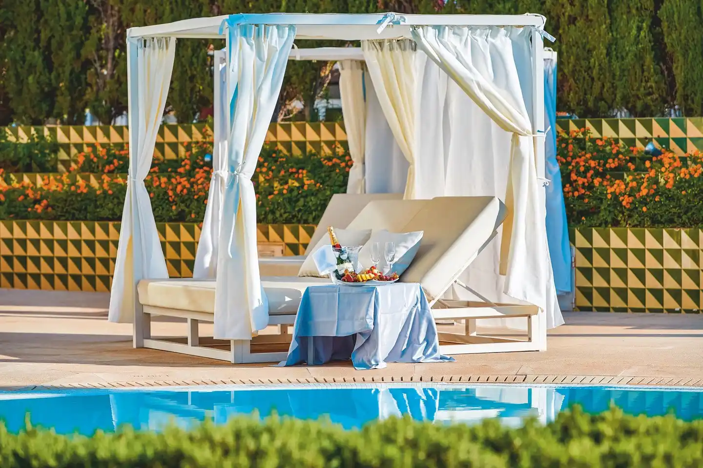 Girasol Hallenbad