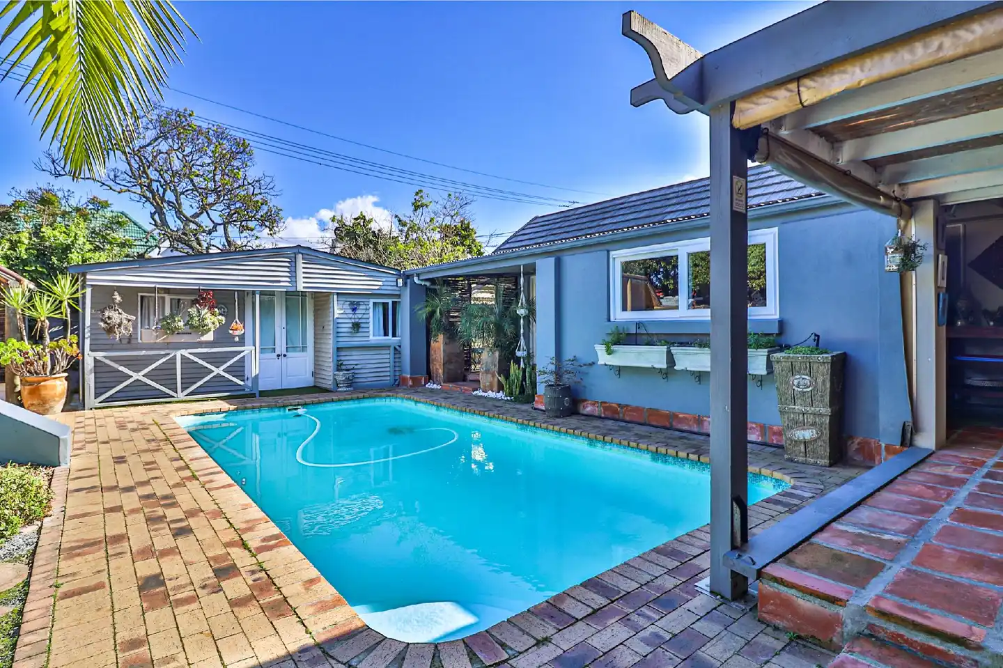Inn Style Guesthouse Pool