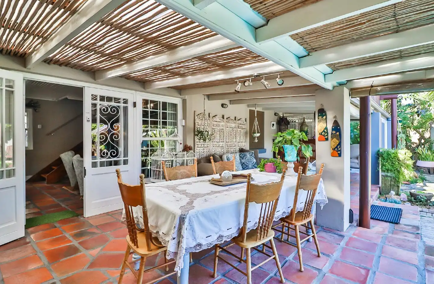 Inn Style Guesthouse Restaurant