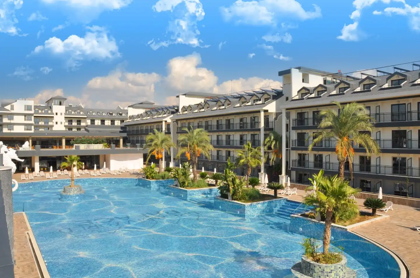 Dream World Palace Pool