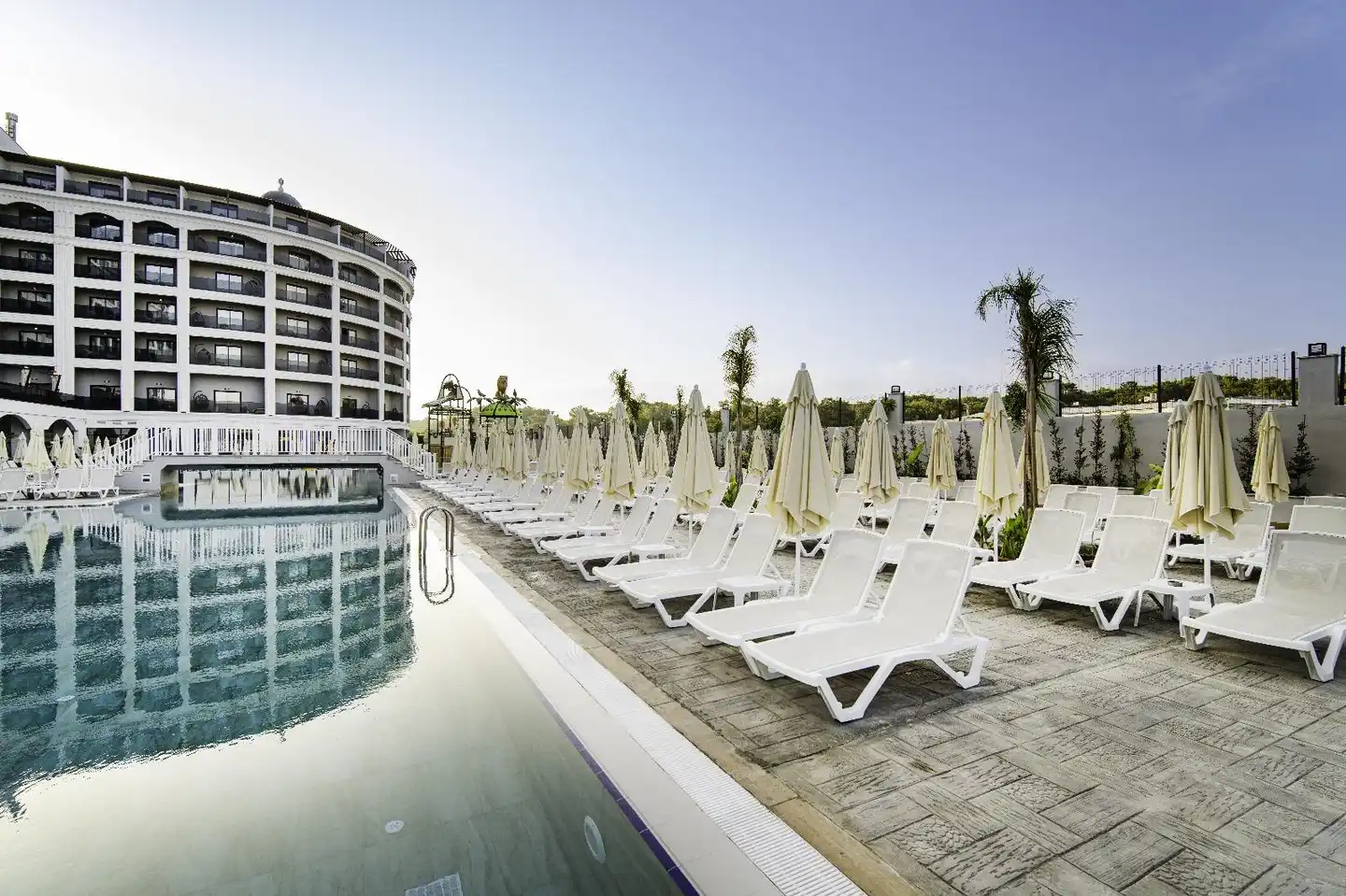Side Moon Palace Hotel Pool