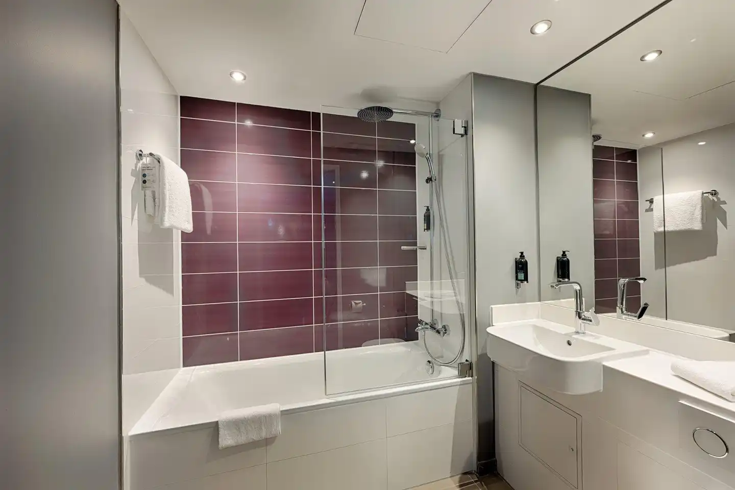 Premier Inn Düsseldorf City Friedrichstadt Badezimmer