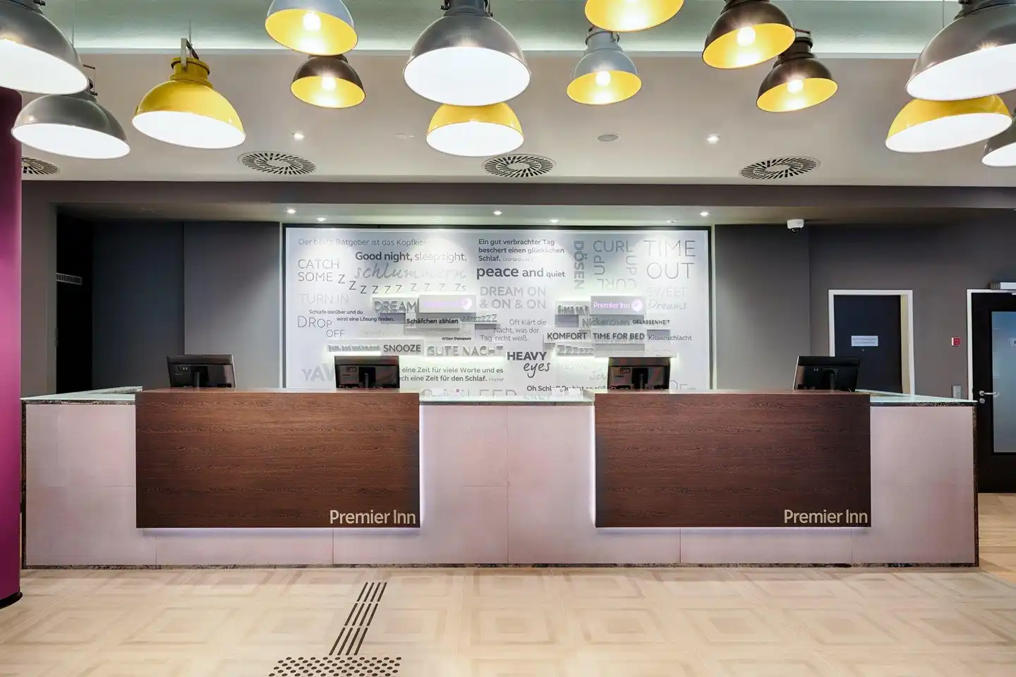 Premier Inn Düsseldorf City Friedrichstadt Lobby