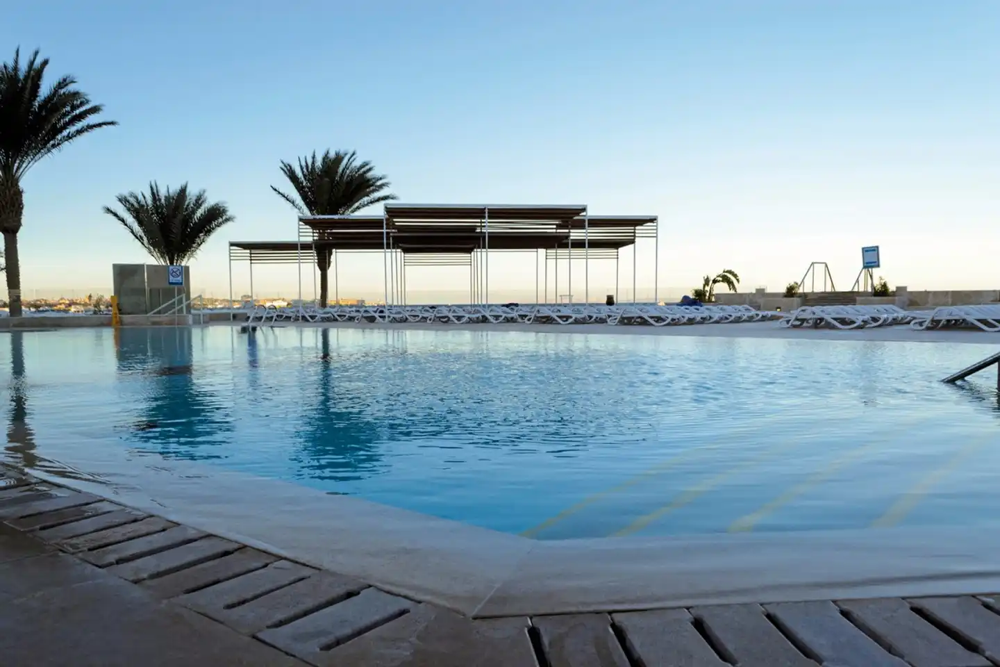 SUNRISE Holidays Resort Pool