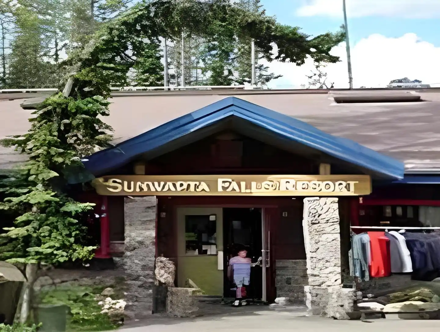 Sunwapta Falls Rocky Mountain Lodge Aussenansicht