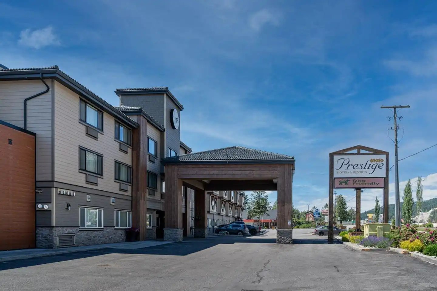 Prestige Inn Golden Aussenansicht