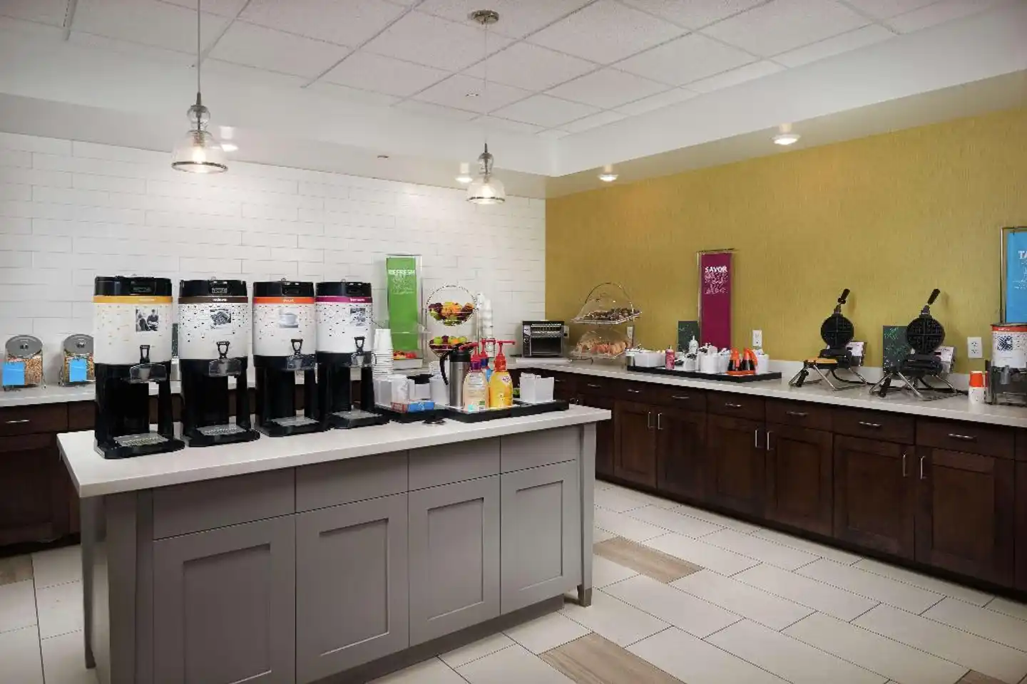 Hampton Inn Lake Havasu City Bar