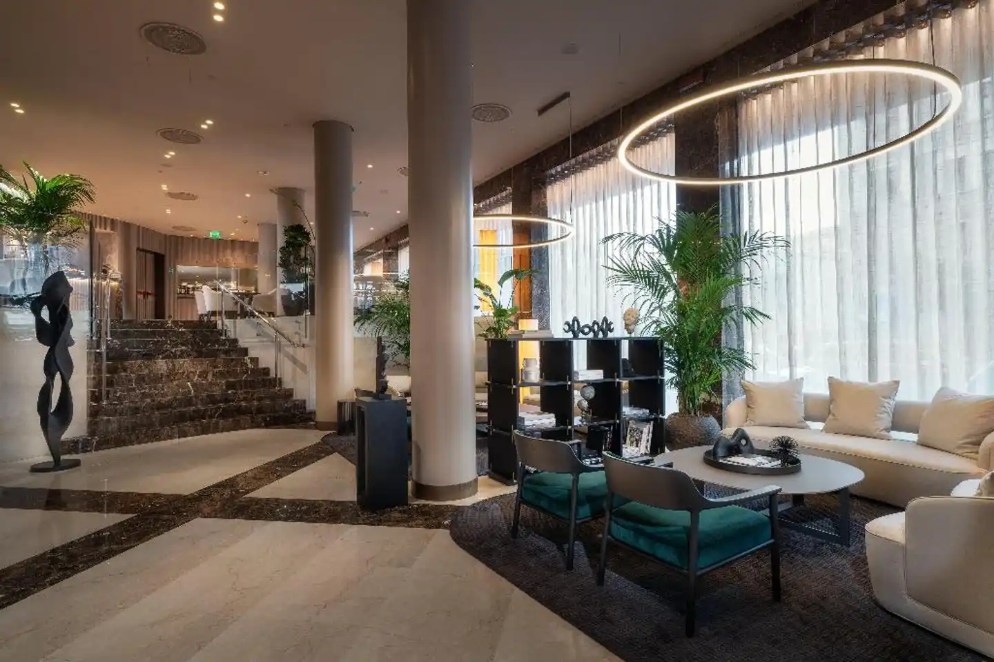 Crowne Plaza Milan City Lobby
