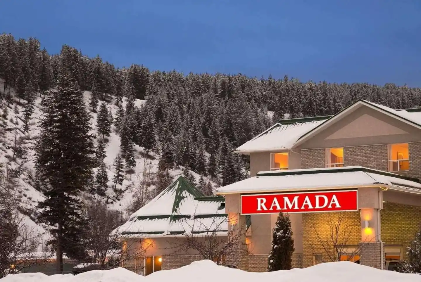 Ramada Limited Golden Aussenansicht