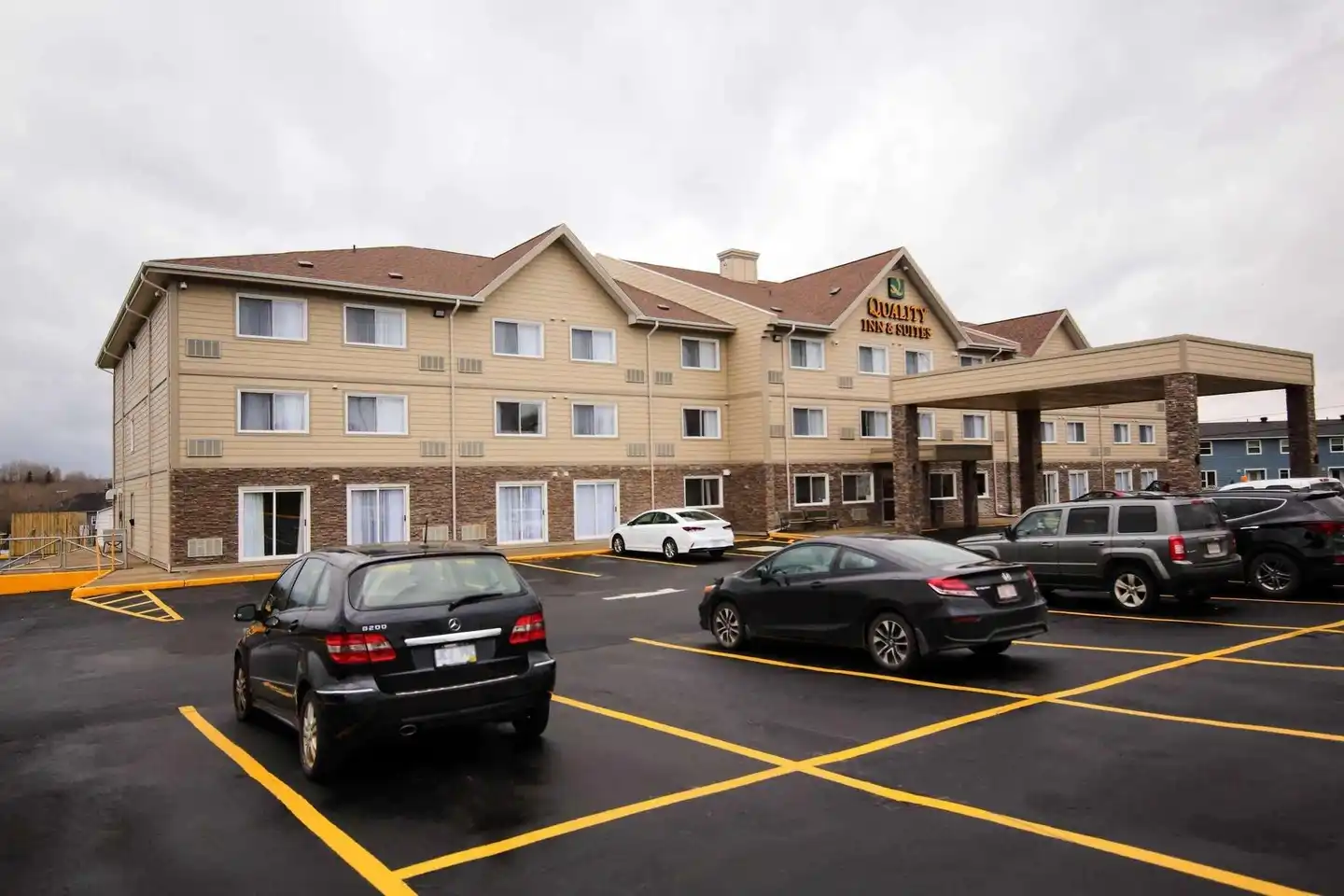 QUALITY INN & SUITES BATHURST E Sport und Entertainment