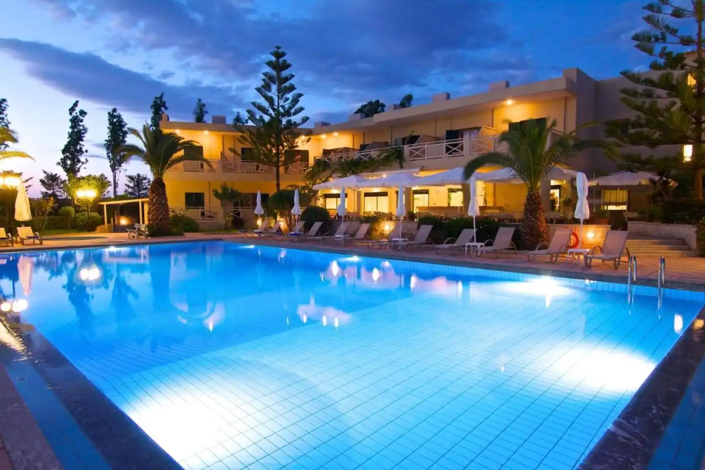 Solimar Ruby Pool