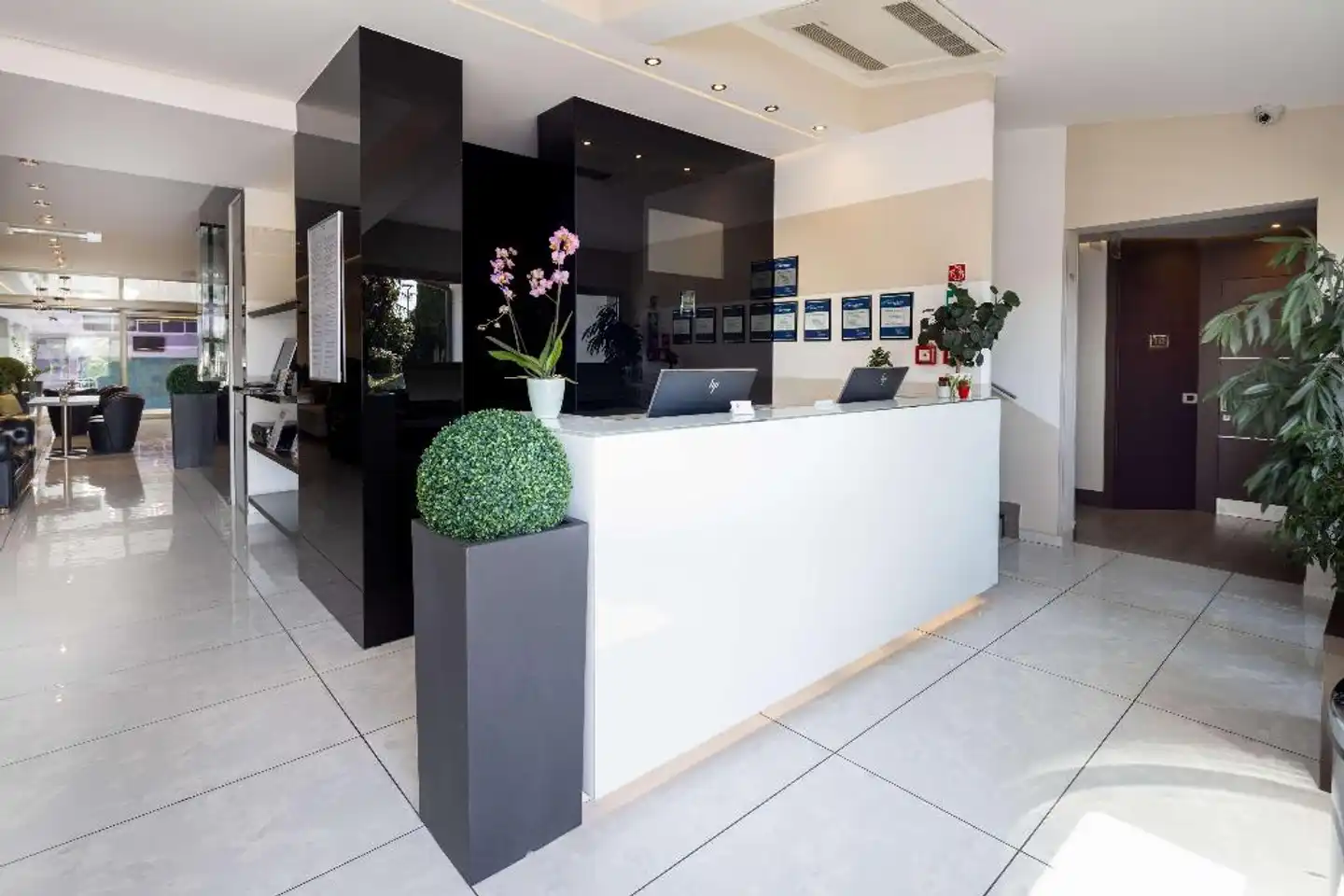 Best Western Plus Hotel Modena Resort Lobby