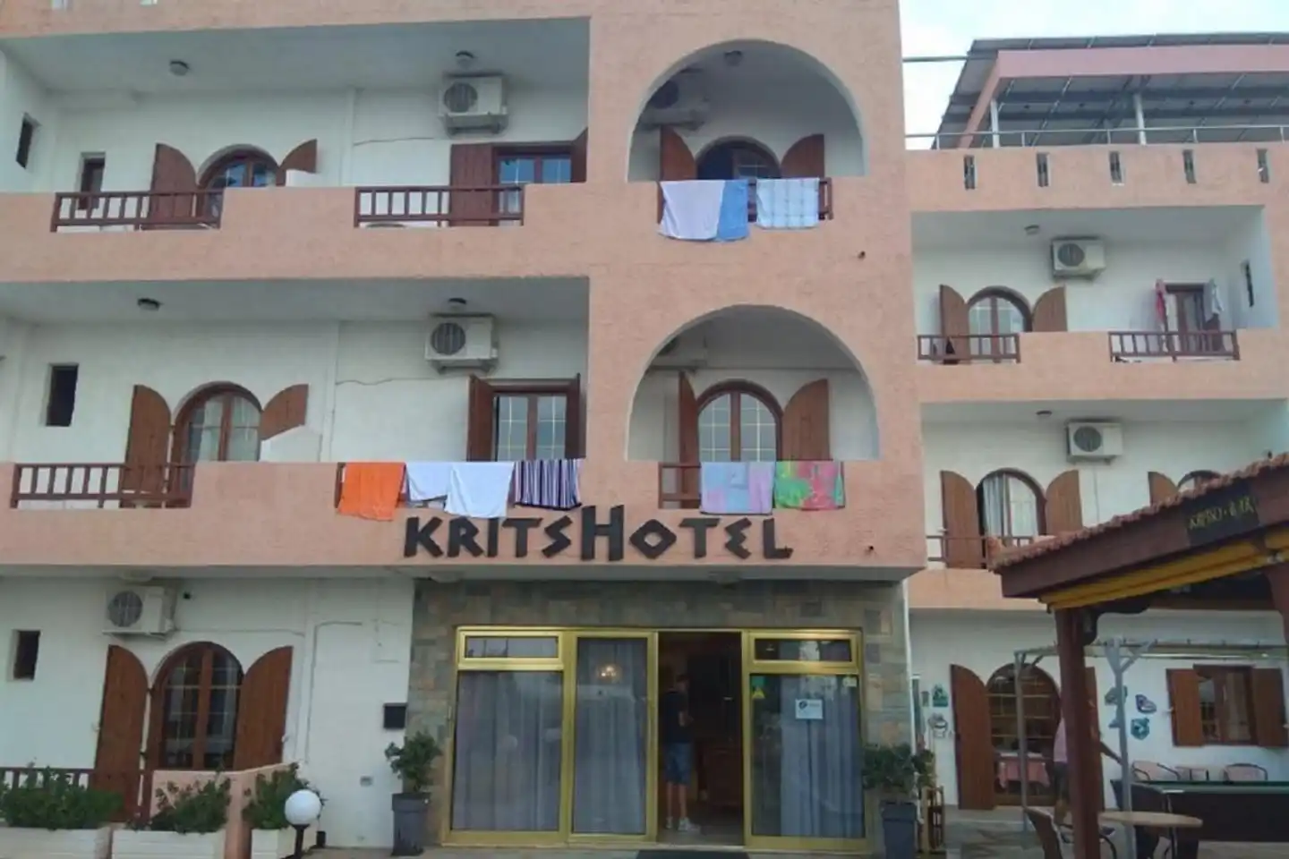 Krits Hotel Aussenansicht