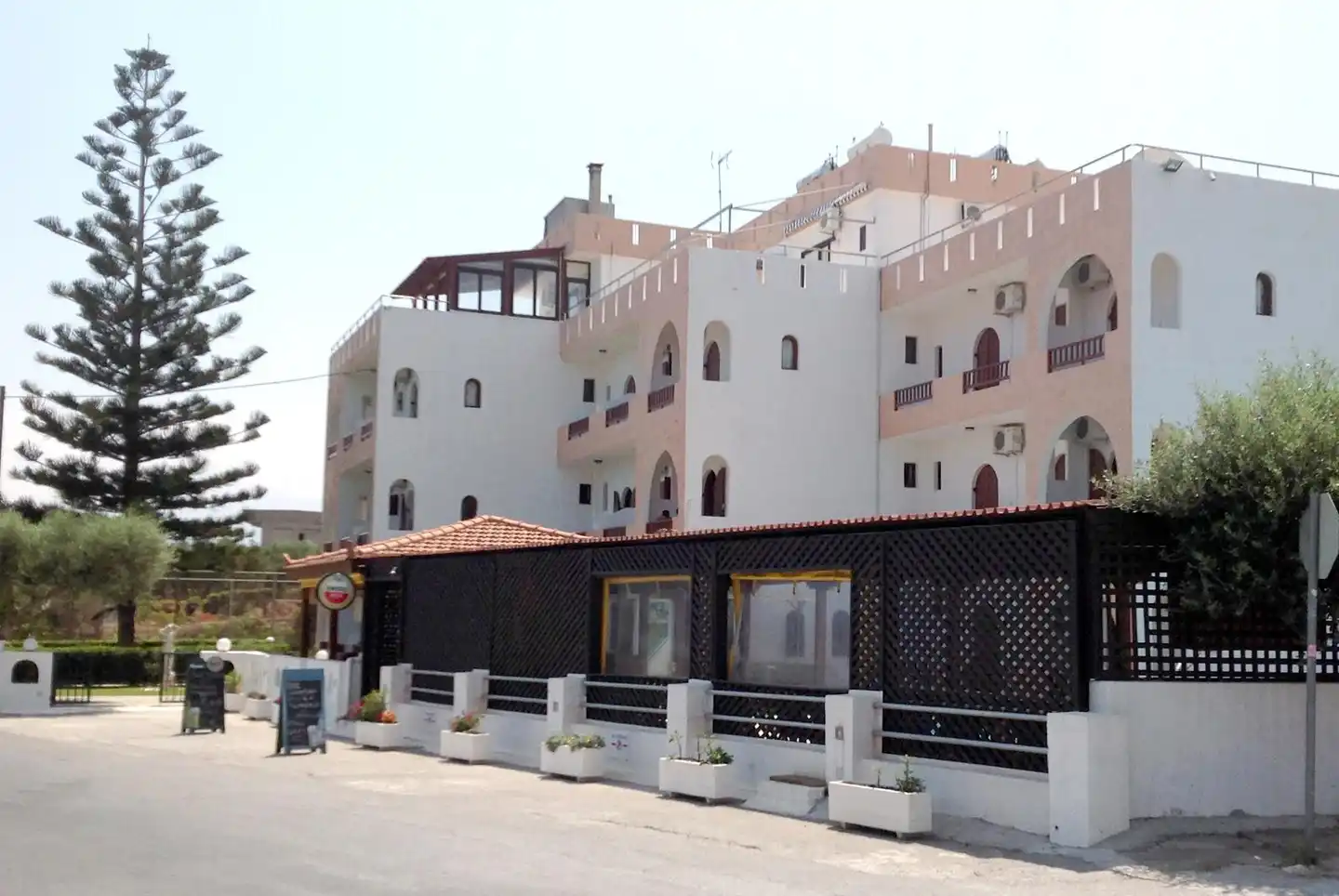 Krits Hotel Aussenansicht