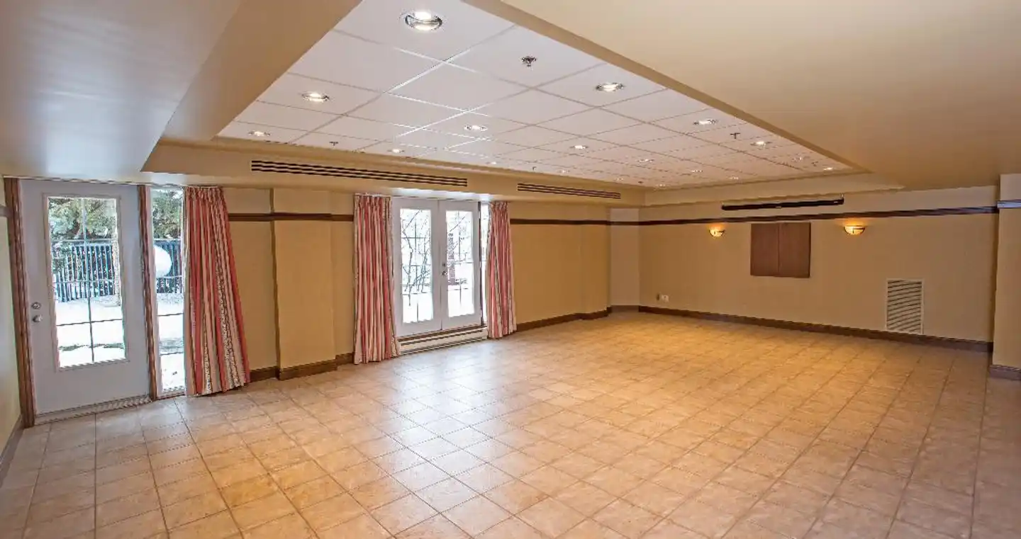 Holiday Inn Express & Suites Tremblant Lobby
