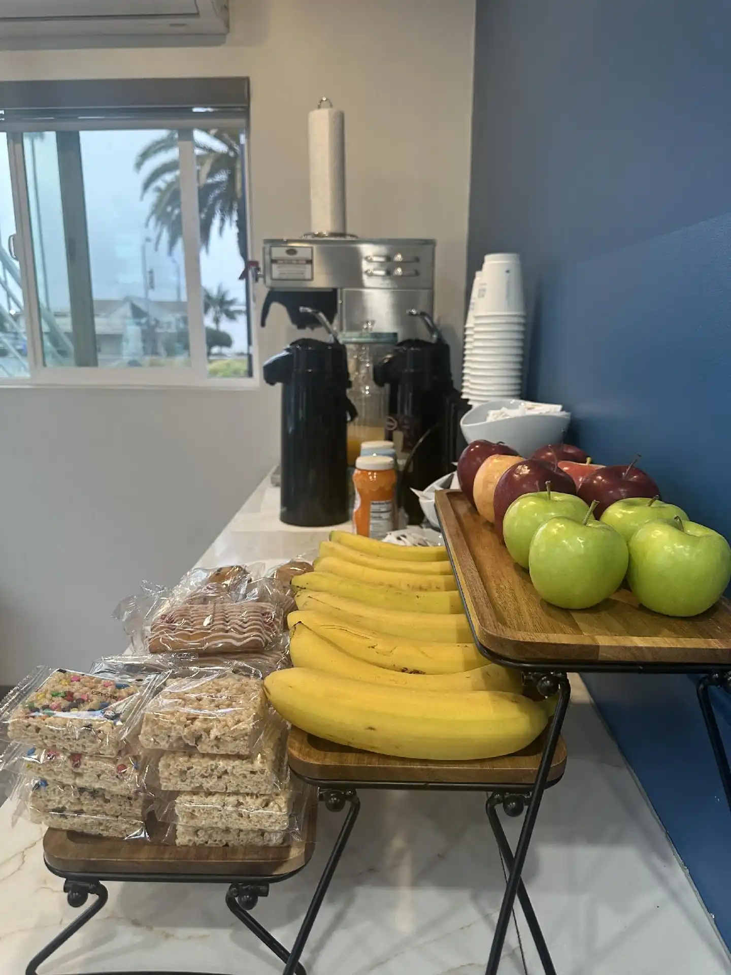 Super 8 by Wyndham Oceanside Downtown Lobby