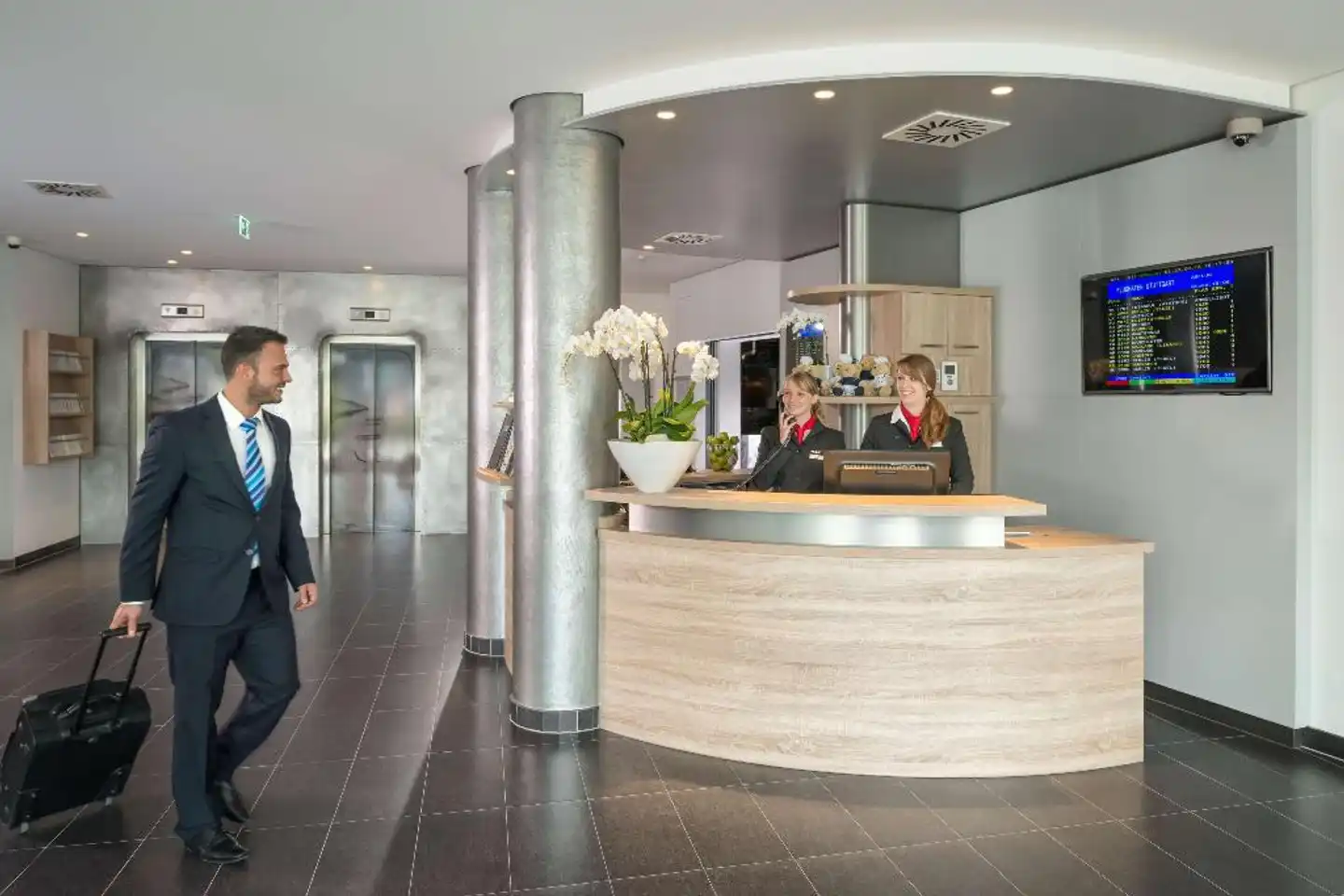 Essential by Dorint Stuttgart Airport Lobby
