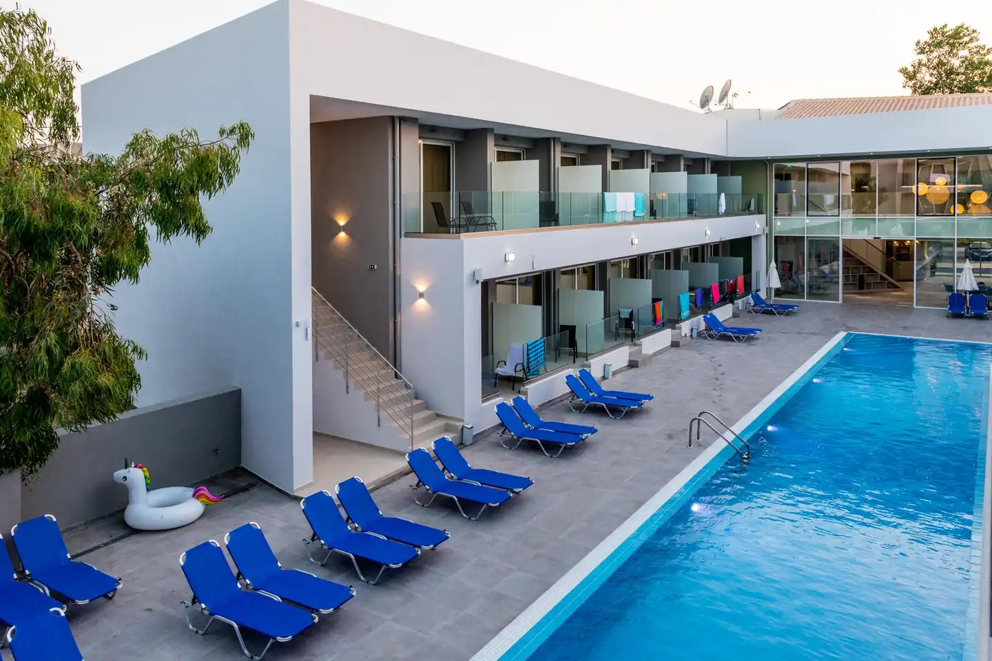 White Olive Premium Hotel Pool